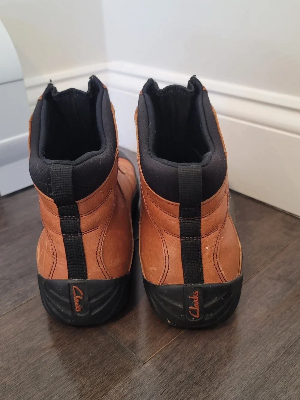 CLARKS Muckers Brown Leather Waterproof Ankle Boots Women's Size 10M